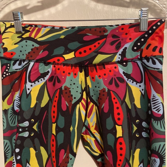 Betsey Johnson Performance Knee Length Leggings - Picture 2 of 5